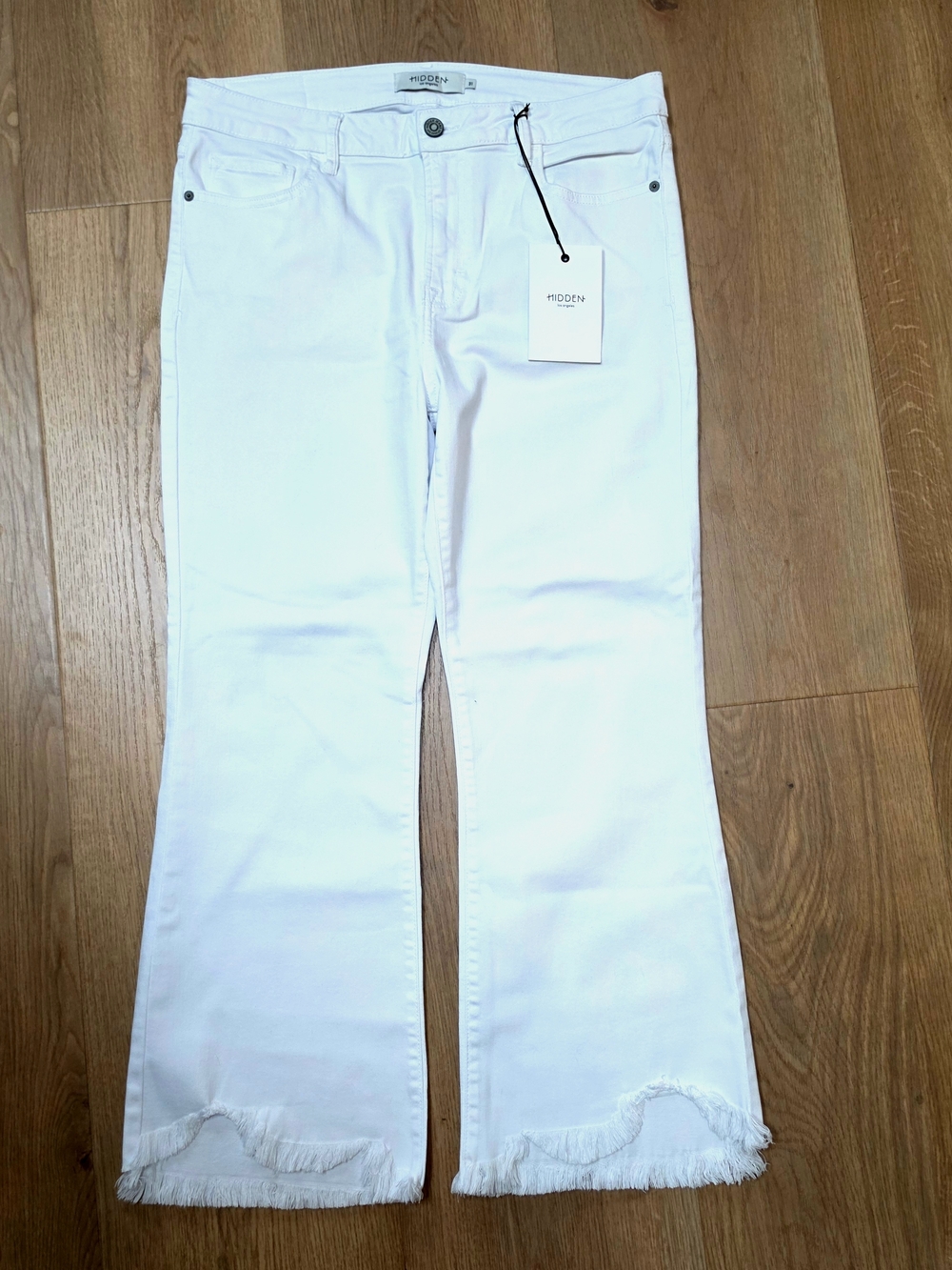 NWT Hidden cropped White Frayed Hem Kickflare Jeans